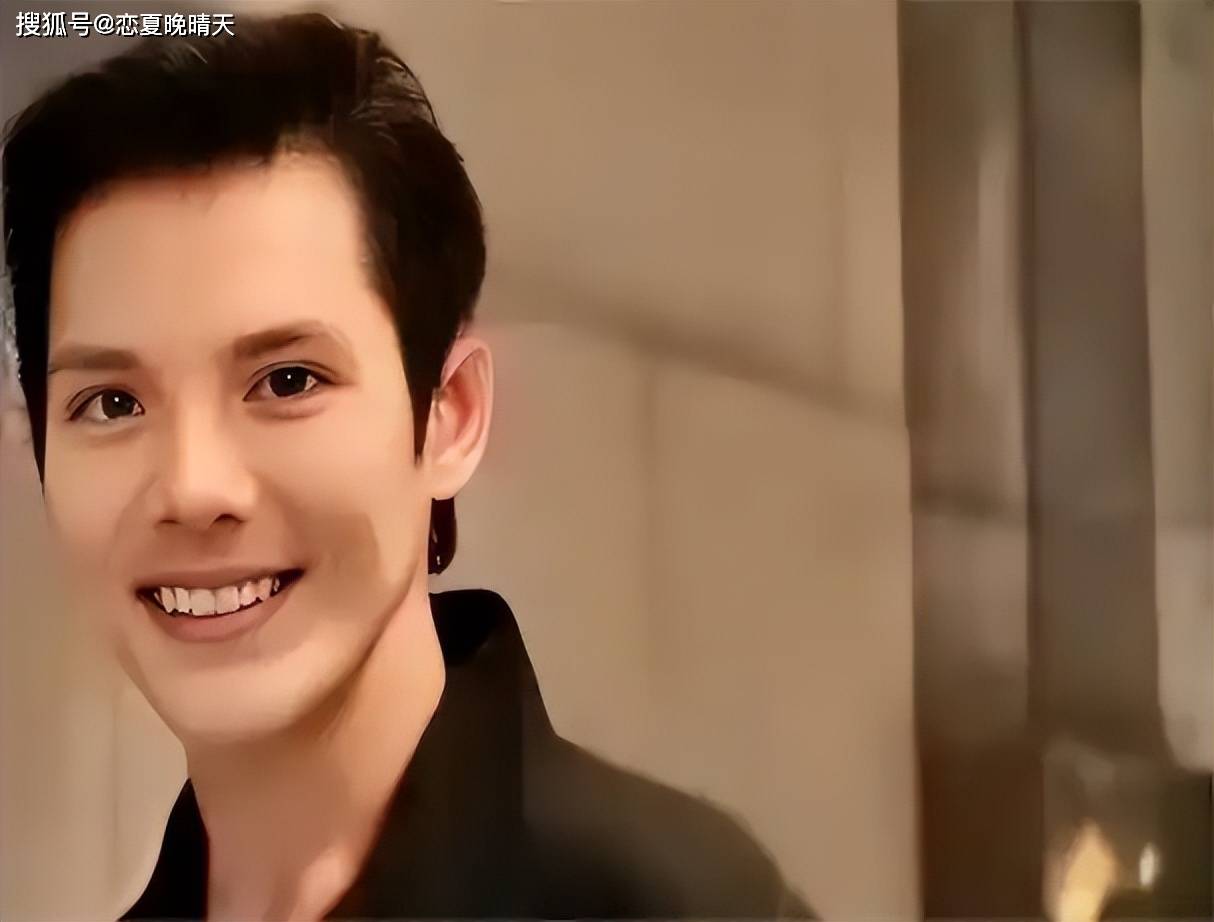 向佐今晚找晓华理发