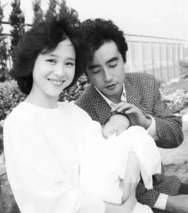 松田圣子:日本全民偶像,婚内与近藤真彦约会,独女自杀!
