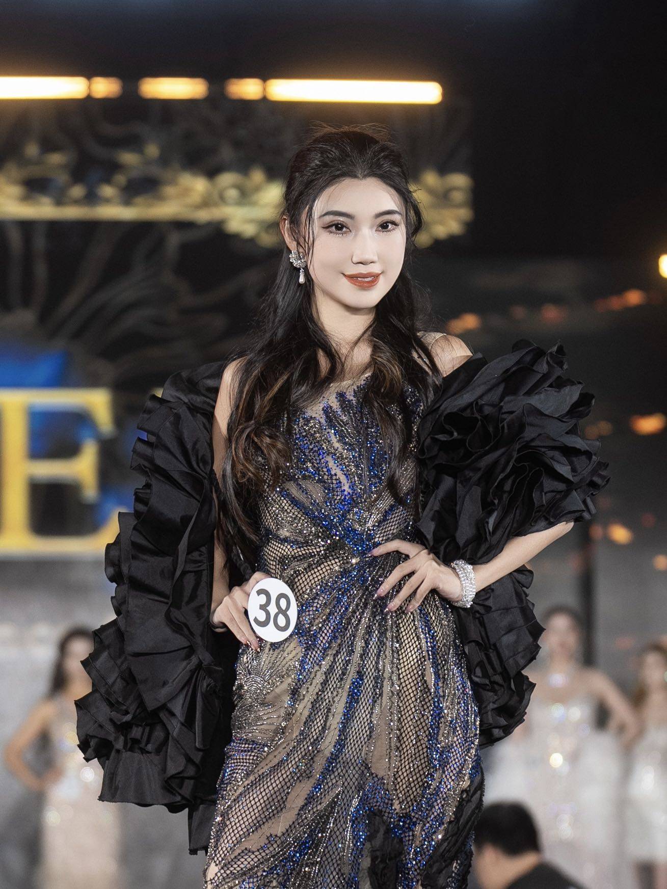 值得一提的是,冯芷莹还曾在第33届亚洲小姐大湾区选拔赛中荣获季军,这