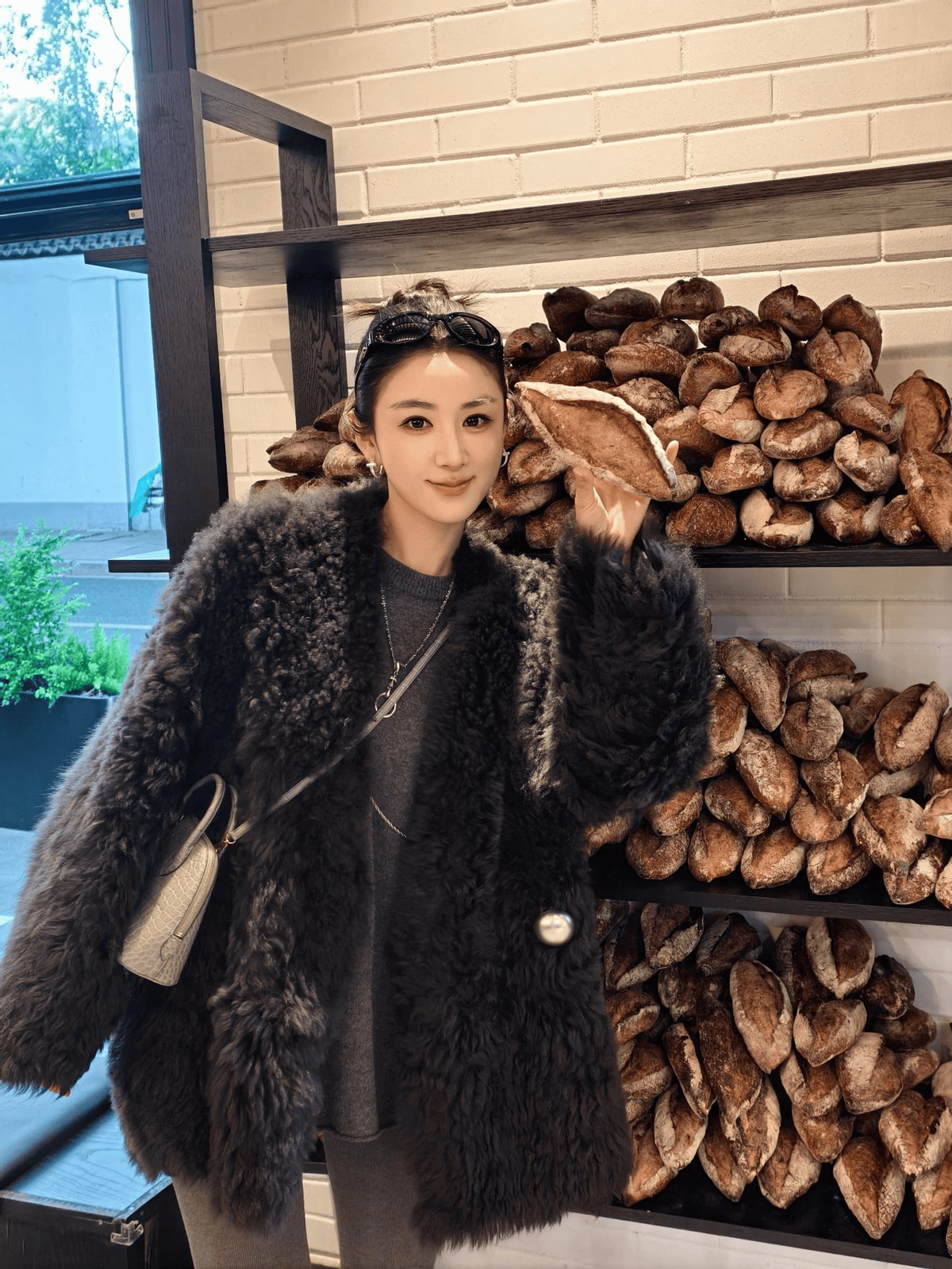 薇娅不露腿穿搭火了!又飒又高级,冬天保暖还能这么时髦?