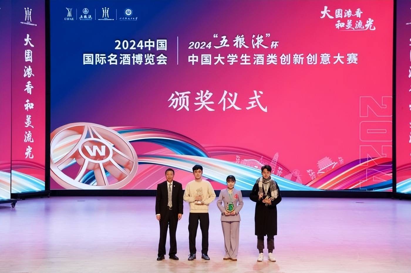 包含酒类创业人物的词条 包罗
酒类创业人物的词条（包罗酒类创业人物的词条有哪些） 酒类