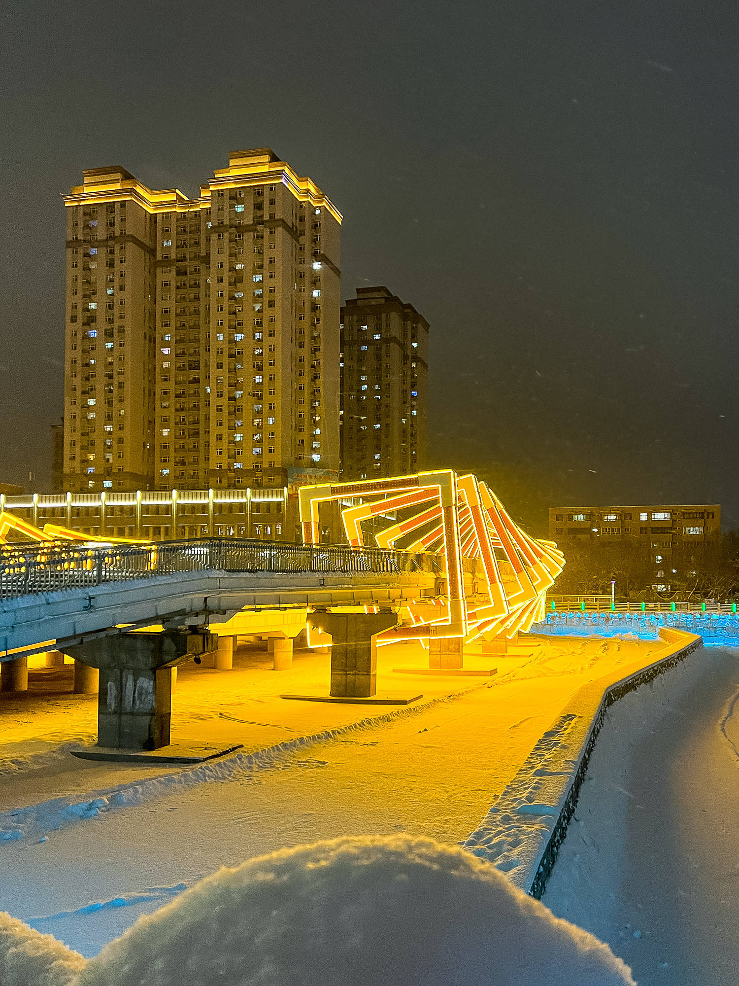 新疆雪景图片城市图片