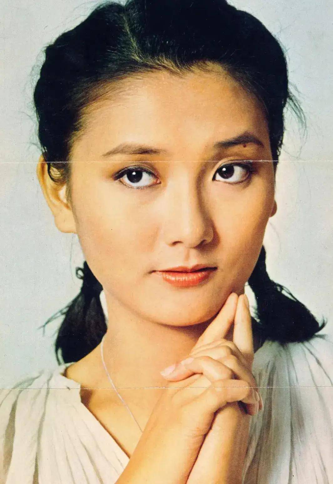 遁入空门的香港丽的电视首席花旦～马敏儿,读书不行,演戏却成名!