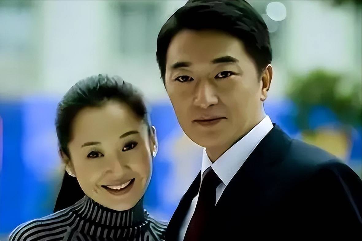 原来这两口子是夫妻，因戏生情恩爱19年，18岁女儿只挑优点长_搜狐网, image size:1180x786