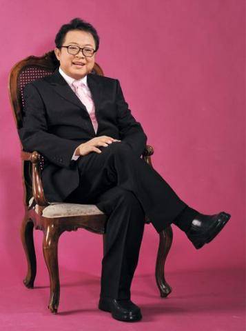 3次截肢,为梅艳芳扫墓至死,梅艳芳曾给他空白支票,他只填3700