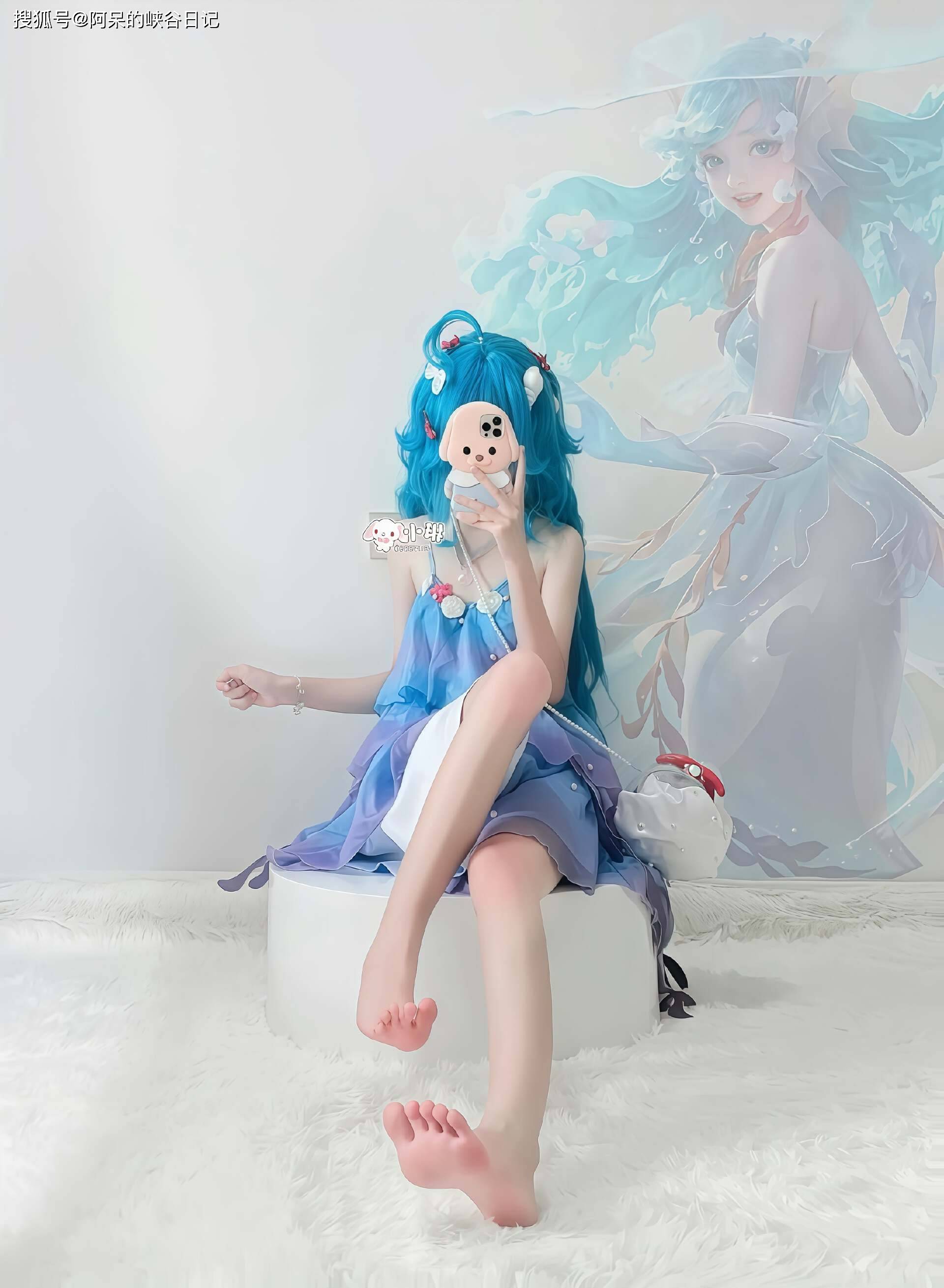 王者cos:小萝莉cos朵莉亚,娇小玲珑好可爱,光脚玉足超好看