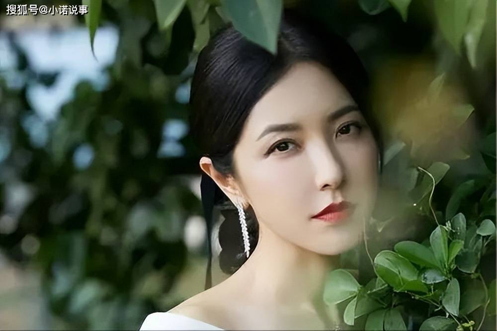那是一个有很多明星的班级,比如章子怡,袁泉,胡静,梅婷等