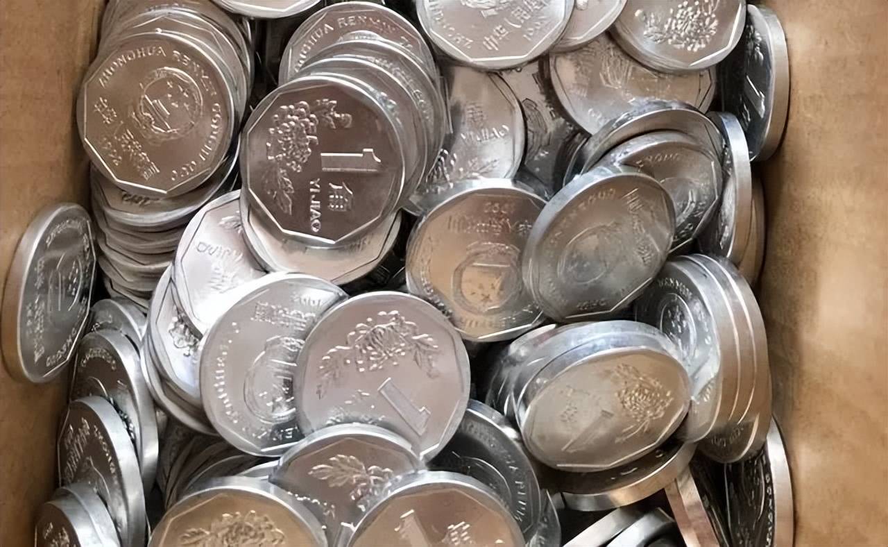 1枚拍了6184元，这几个年代的菊花1角，已经涨价了_搜狐网