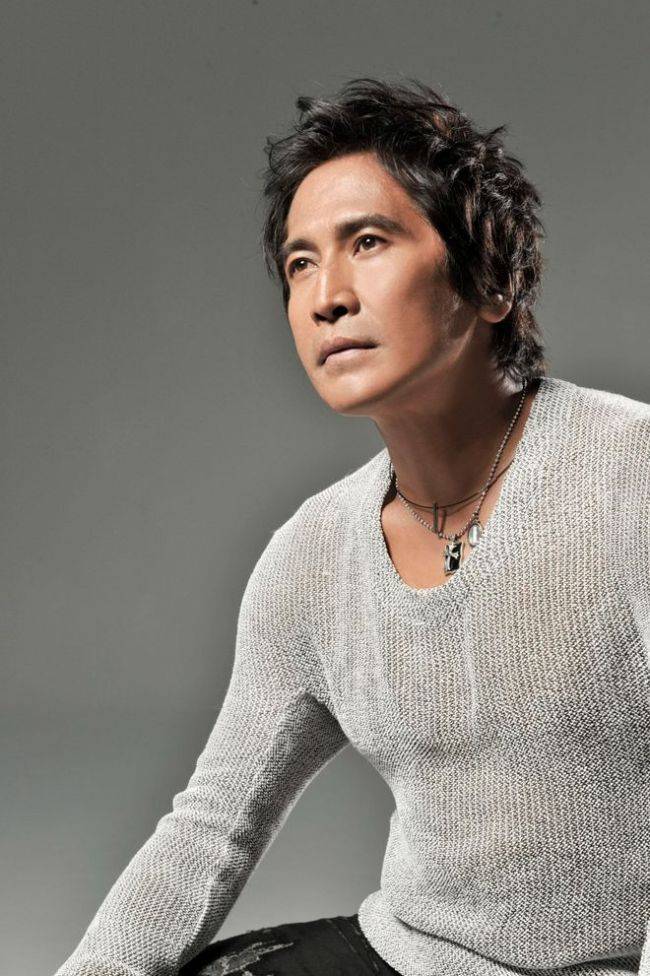 64岁歌手齐秦被曝出罹患肺癌晚期,正在接受积极治疗