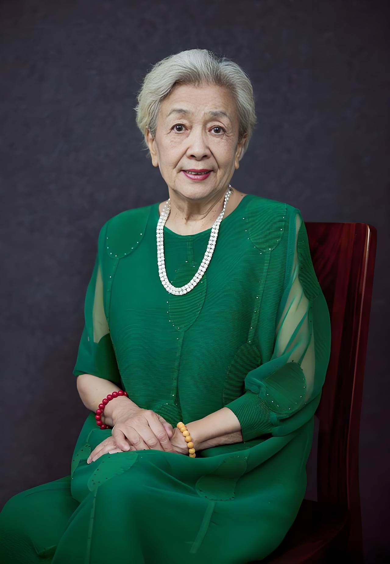 谢芳的追悼会在寒冬里举行!4天来,儿子儿媳每天只睡3个小时