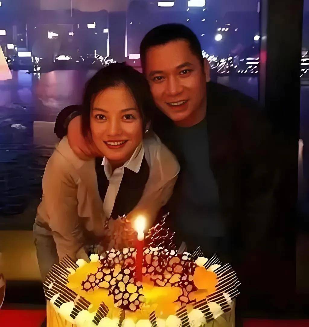 赵薇官宣与黄有龙离婚!前夫遭追债总金额达10多亿,诸多细节曝光
