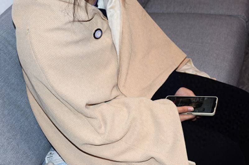 科技与舒适的完美融合 酷轻松石墨烯多功能发热披肩盖毯