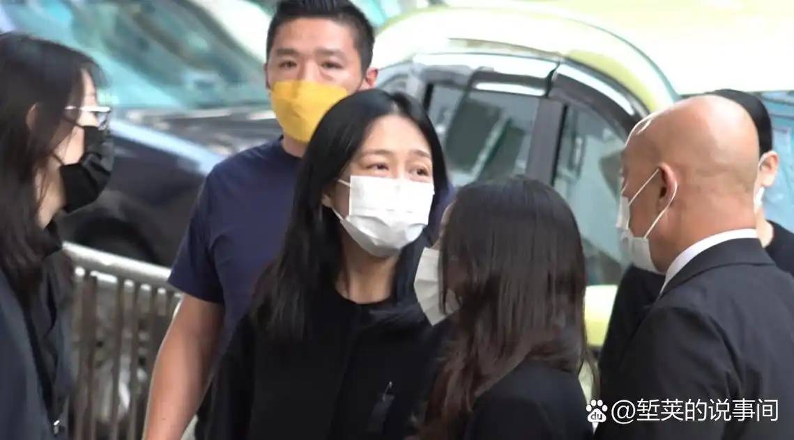 12岁刘向蕙带同学看刘德华巡演,回眸一刻清纯甜美,太像朱丽蒨_演出_女儿_父亲