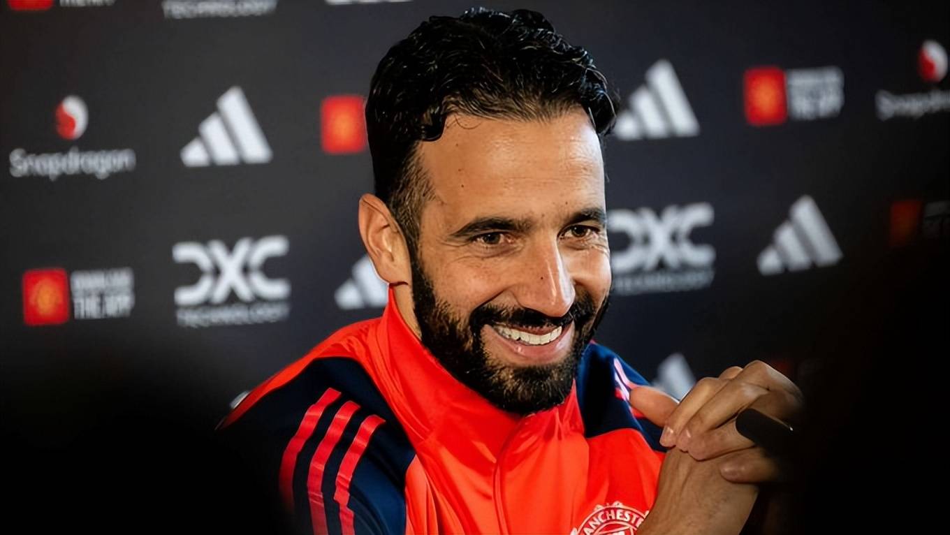 الدوري الإنجليزي، مانشستر يونايتد، أموريم، بث الجمل