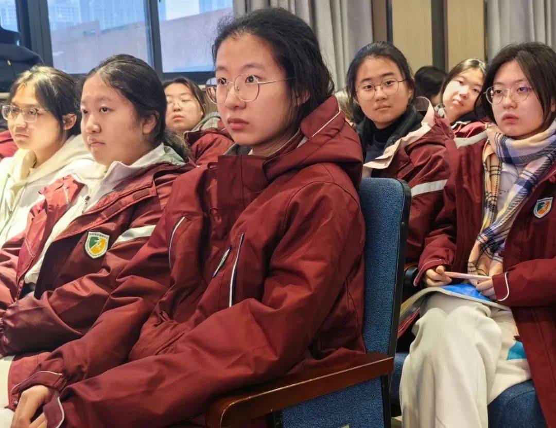 西安市心连心志愿者协会急救培训走进西安高新唐南中学