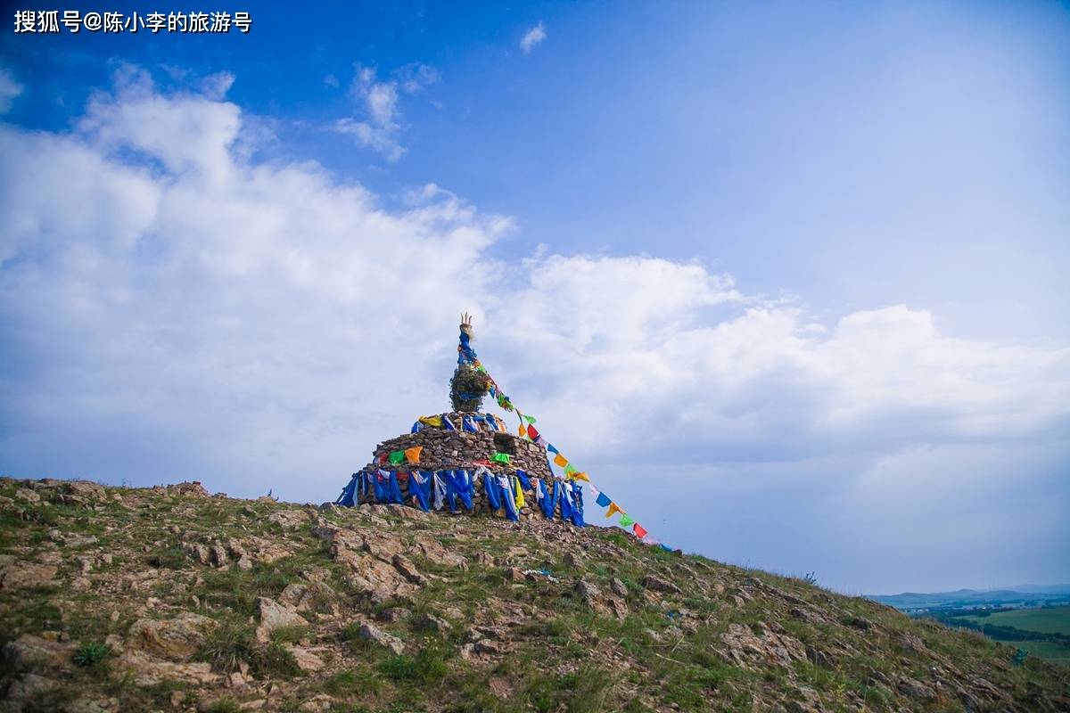 敖包:内蒙古大草原的独特地标,像一座座尖塔,傲视苍穹