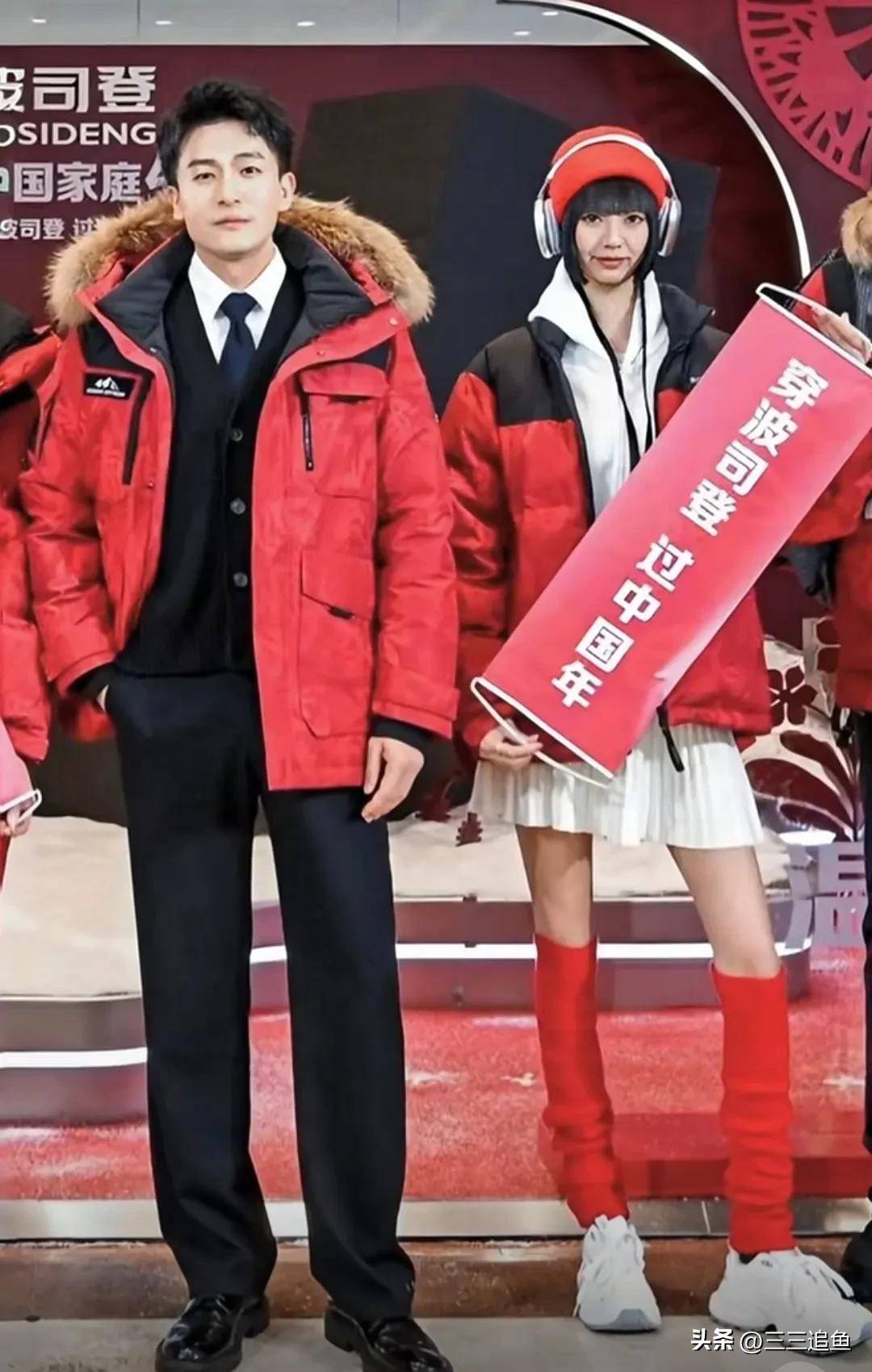 明明穿同一件衣服,于朦胧比孙艺洲还高一厘米,看起来却很纤弱