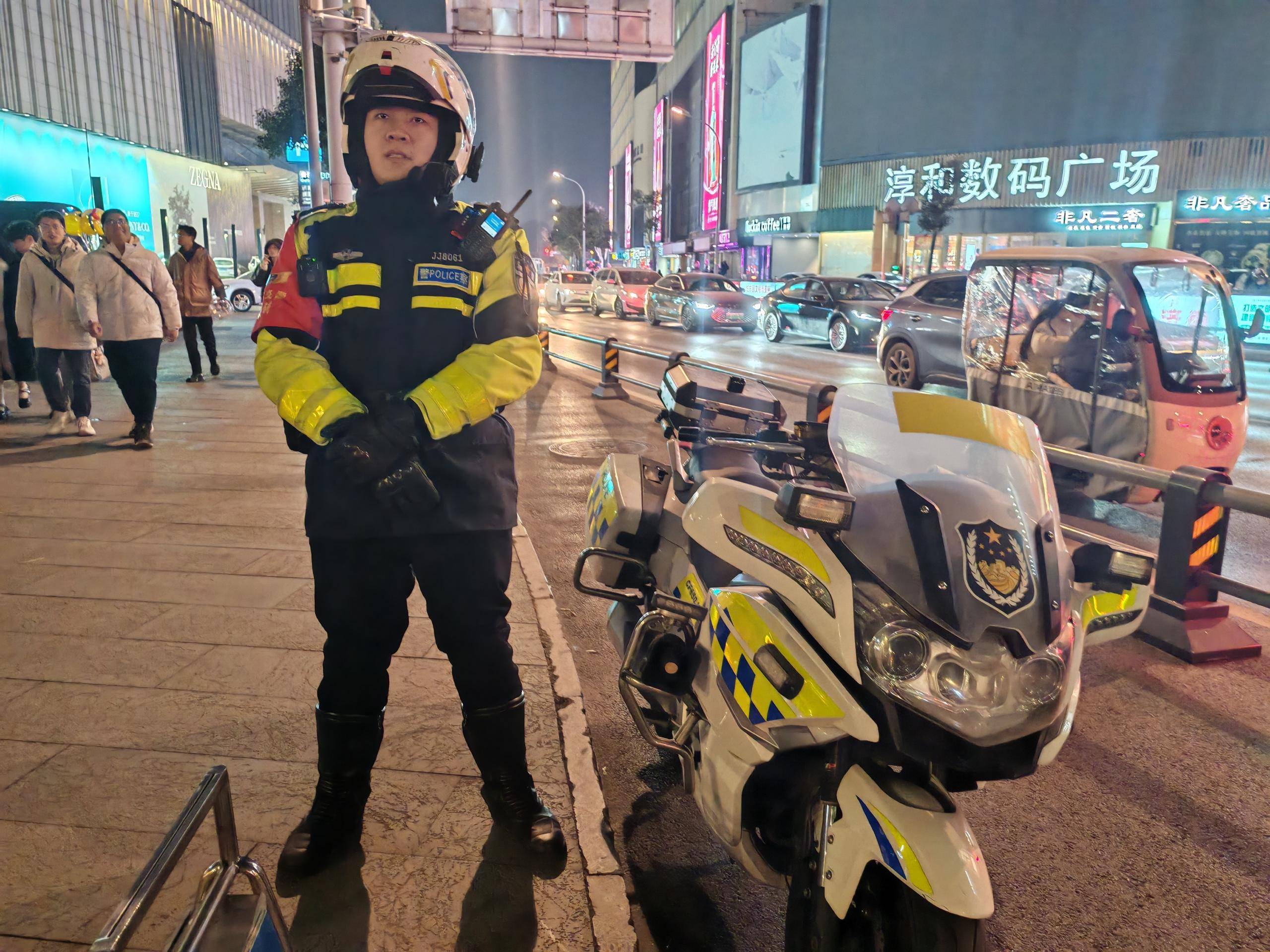 抖音上铁血交警=抖音上铁血交警是真的吗