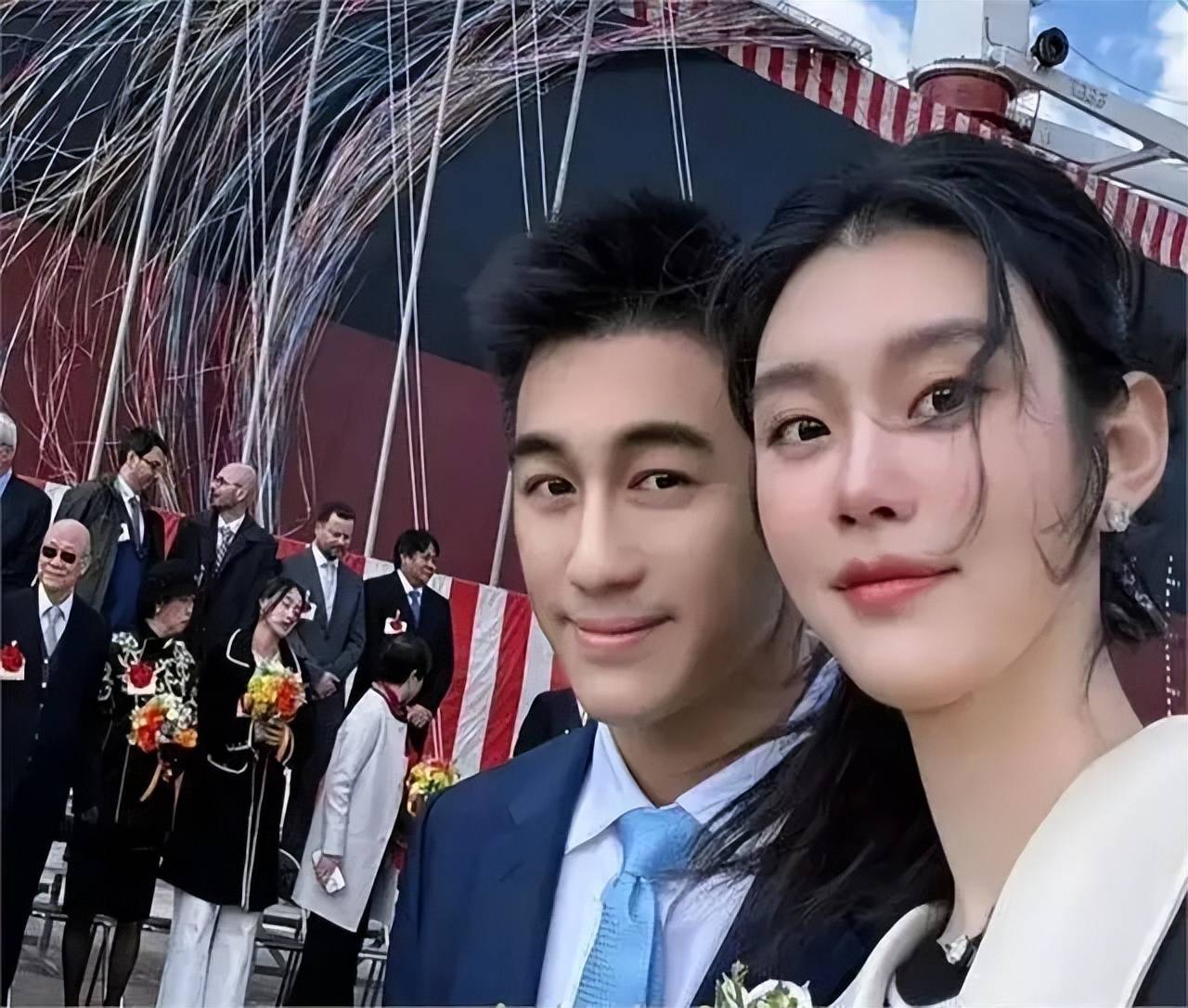 奚梦瑶原生家庭有多牛?时隔多年才懂,她嫁何猷君不是高攀