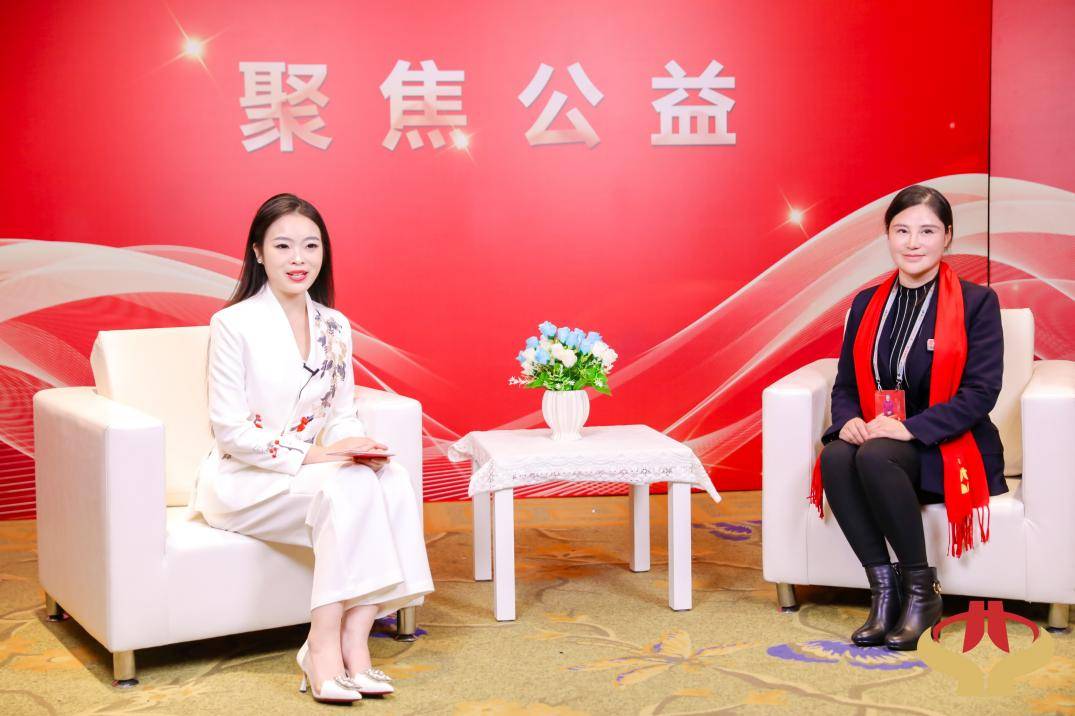 陕西兴平牵手希望小学创办人刘艳受邀出席第八届公益事业大典活动