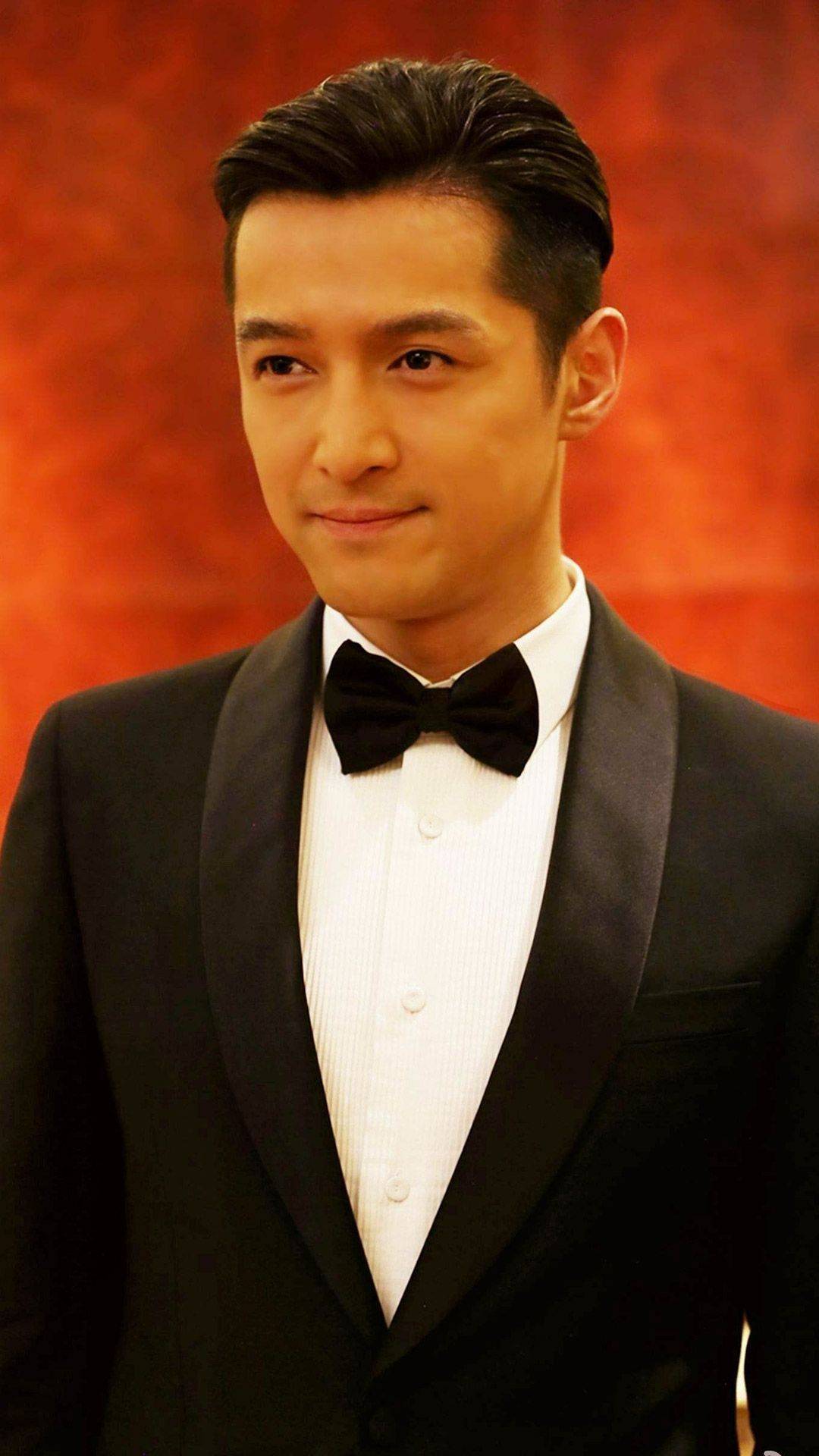 寒门胡歌的出圈路,79岁奶奶曾借4万元陪他复读,现在演艺圈红了