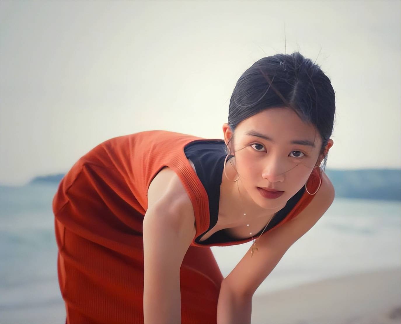 黄磊女儿楚楚动人!黄多多好身材遮不住,五官与母亲如复制黏贴