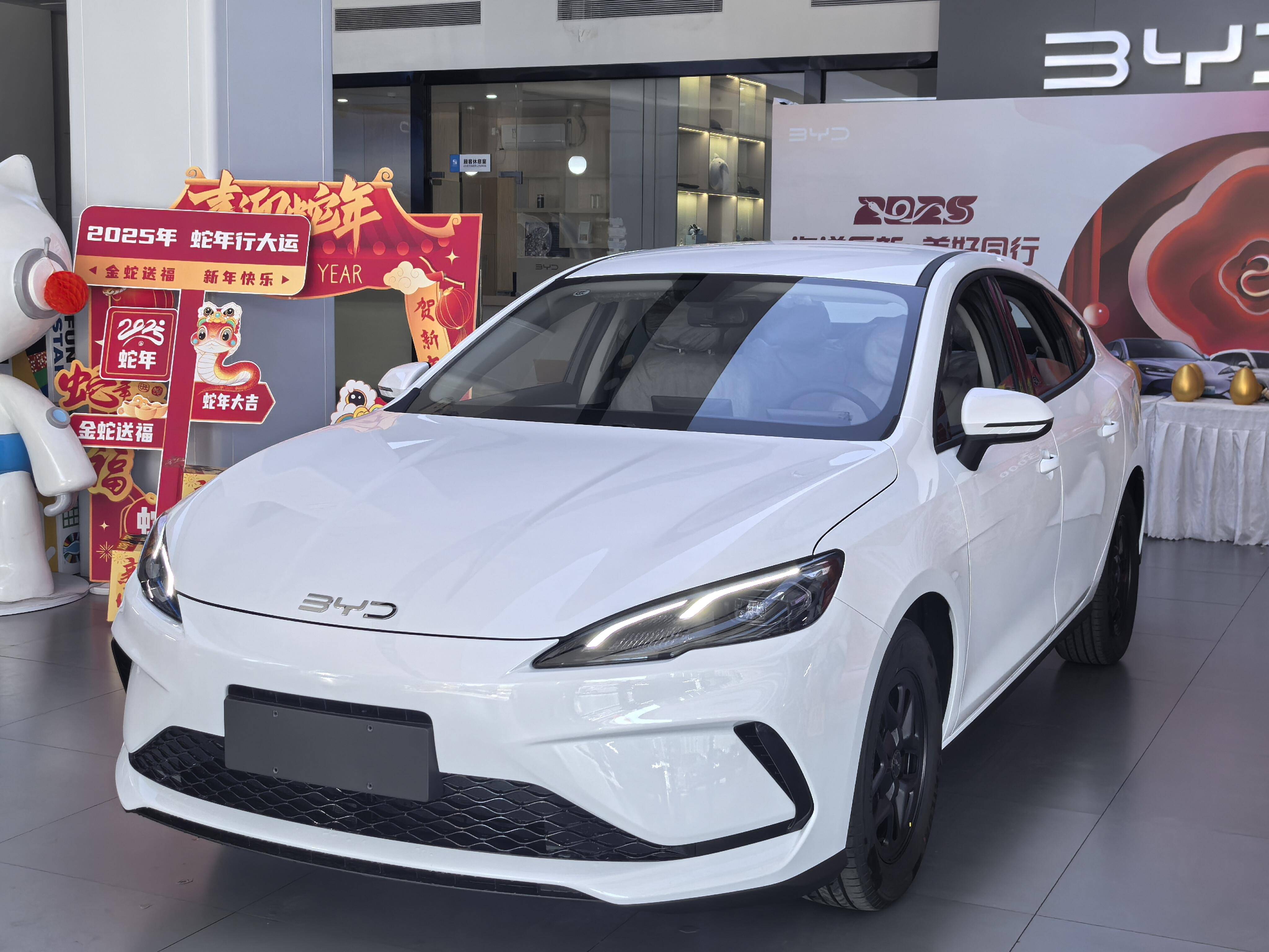 i实车到店,长近4米8 第五代dm,续航超2000km