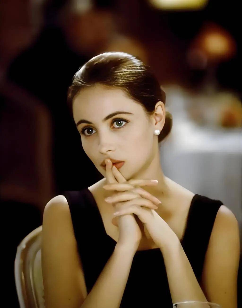 法国女明星艾曼纽·贝阿,美得像"天使"