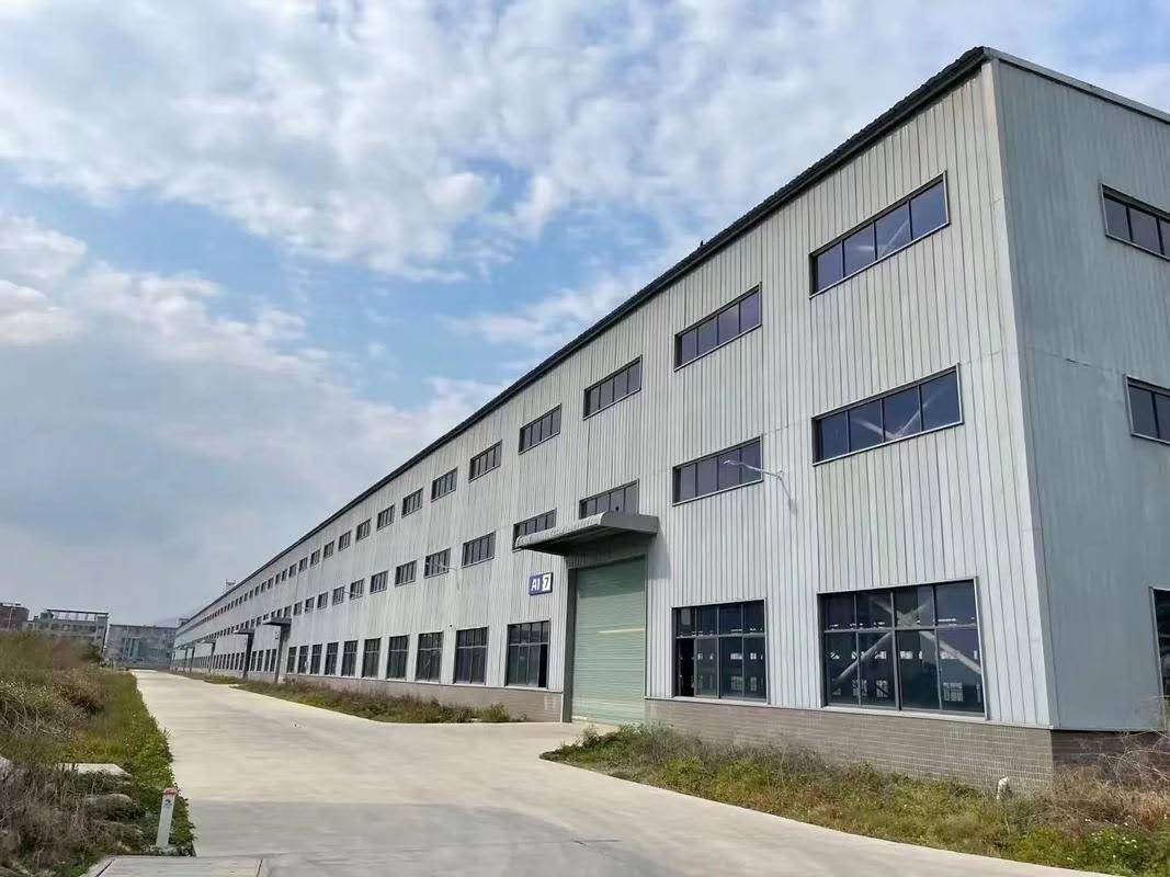 城市以高楼为山,面前高楼如方正,若无奇形怪状的三角,刀形等冲到工厂