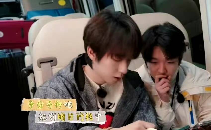 《一路繁花》一个火了，一个塌房了？（小说《一路繁花》）