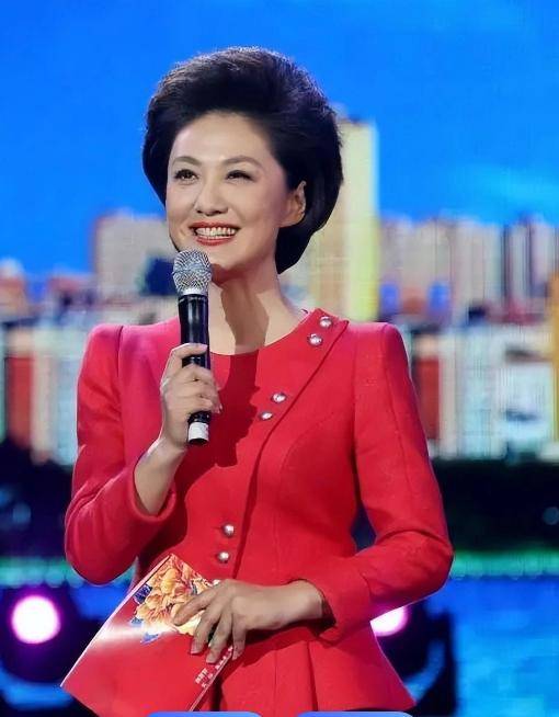 央视主持人海霞再履新职!淡出《新闻联播》的她,起码有五个身份