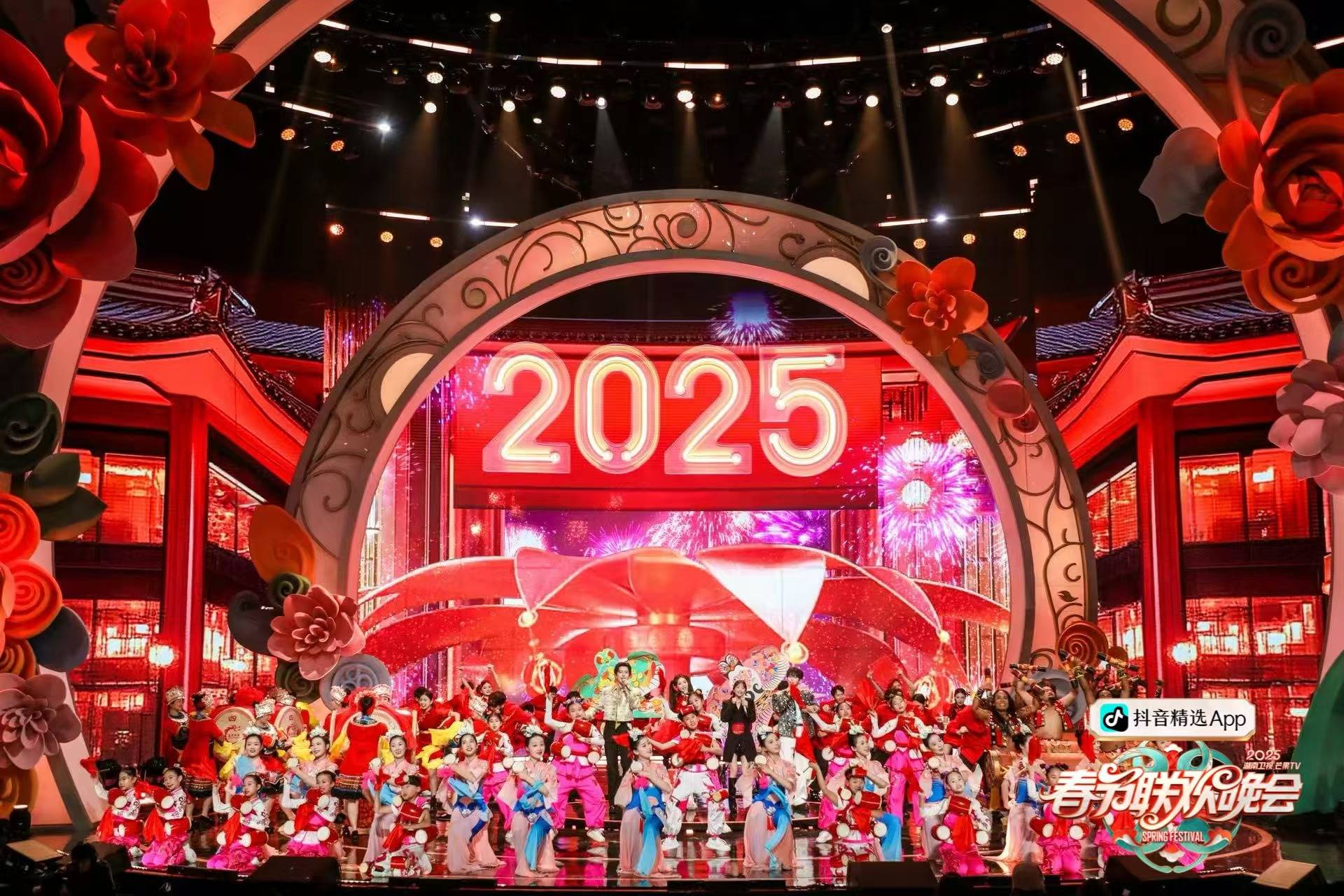 2025湖南卫视芒果tv春节联欢晚会今晚7:30全球直播!