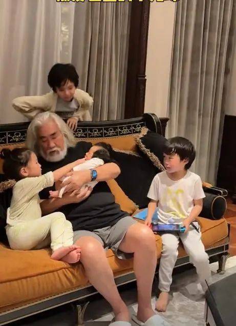 张纪中异国过年，家庭责任引热议，春节不停工，张纪中美国拍戏家庭事也不少
