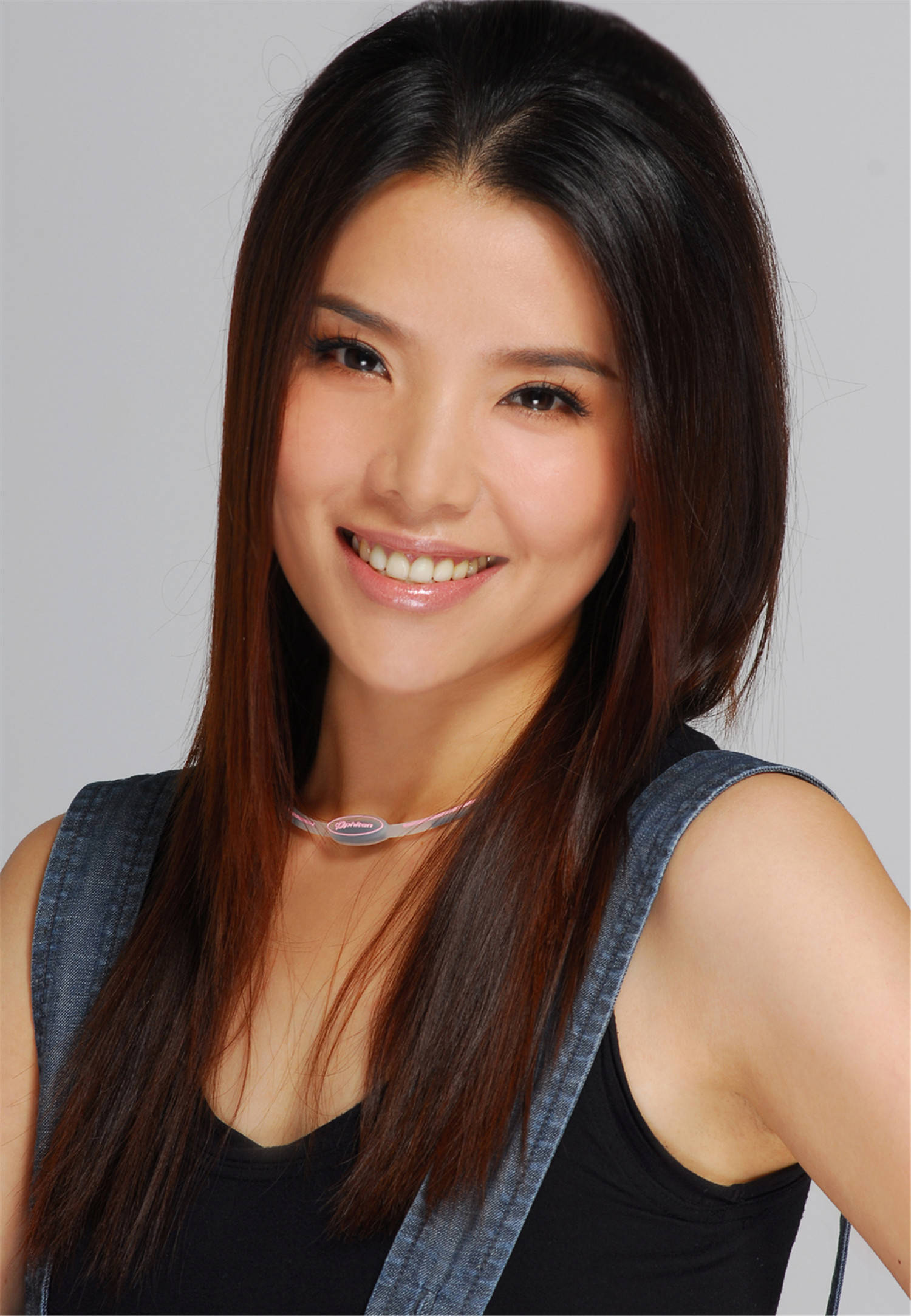 知名演员李佳璇:导演丈夫去世10年,与狗为伴,她的痴情让人泪目