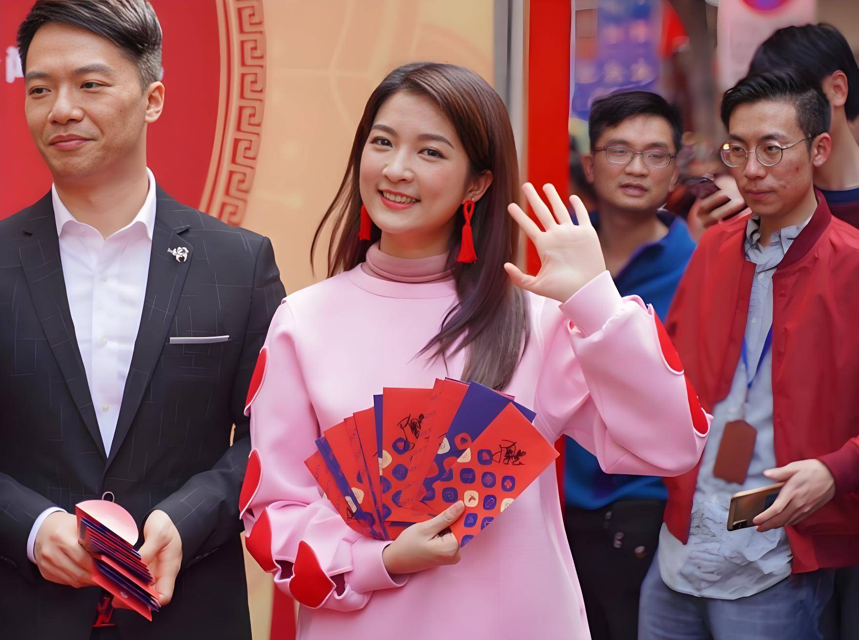 广东台美女马粤慧:《今日关注》走红,不输黎绮雯,41岁未婚未育