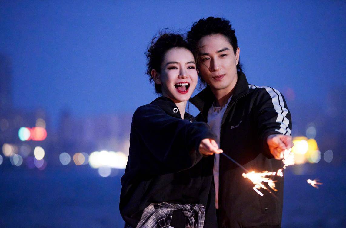 李承铉一家五口度假照片曝光,儿子扎辫子圆润小脸神似妈妈_戚薇和