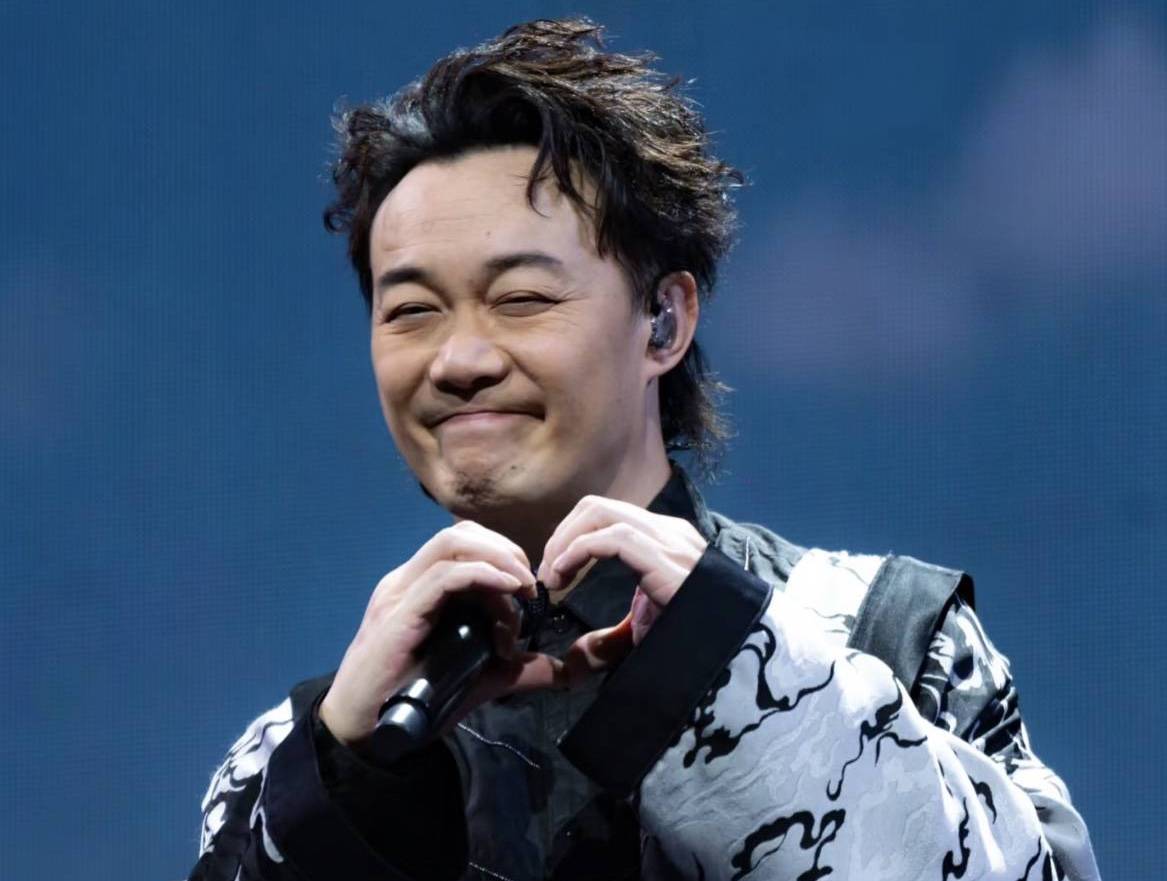 春晚陈奕迅打碟《孤勇者》:从“儿歌”到真唱的华丽转身_首歌_才让_张雨霏