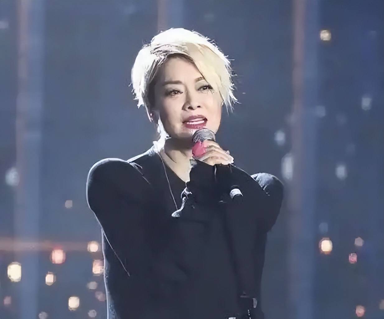 歌手金炜玲:红过毛阿敏,消失25年,因谷建芬一封信改变了人生