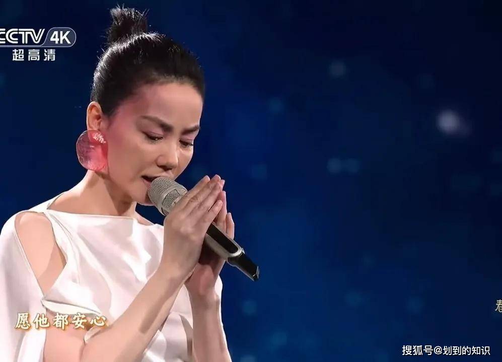春晚这一夜，任敏找到了自己的定位，王菲嗓音给所有歌手提了个醒_基本功_晚妆_必修