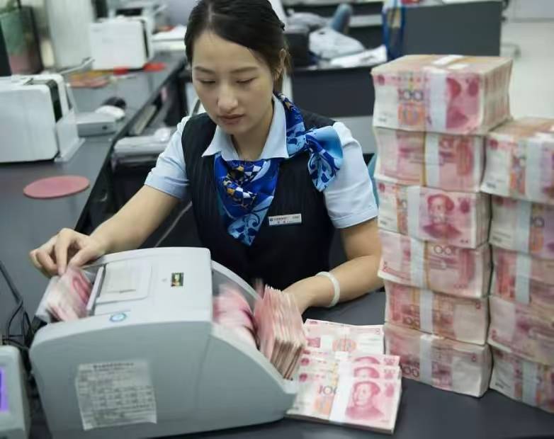 女子存1310万元,取钱时卡里一分没有,银行经理:钱太多我帮你花_于女士_孙经理_富婆