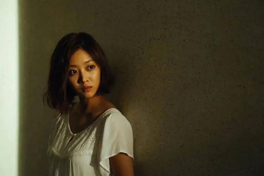 韩国大尺度三级电影《荆棘》,内容细致入微,教你解决婚姻危机