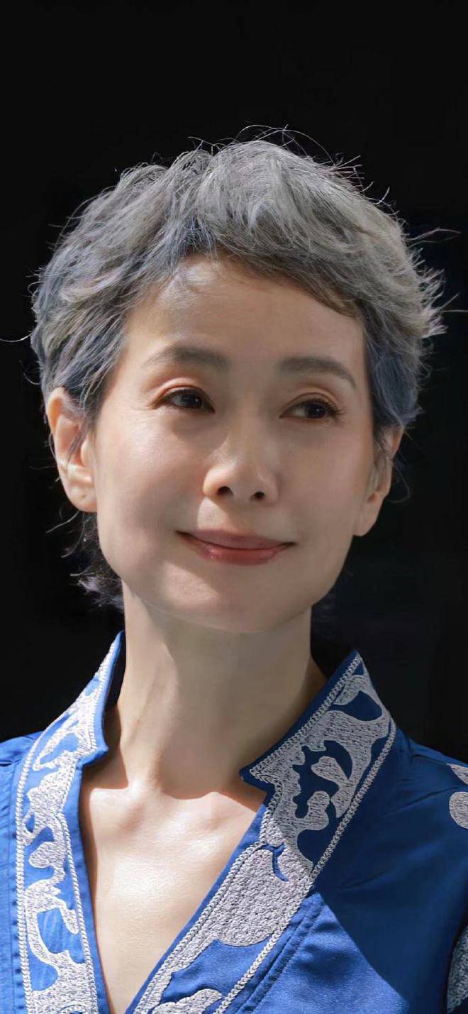 叶童发文回应登上央视春晚！她真的很好，但观念与内地人大为不同_差异_观众_新篇