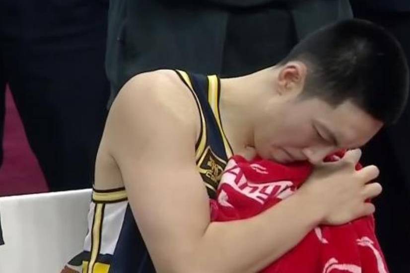 老爸晒视频！胡明轩年初四进行有球训练，媒体人：复出越来越近了