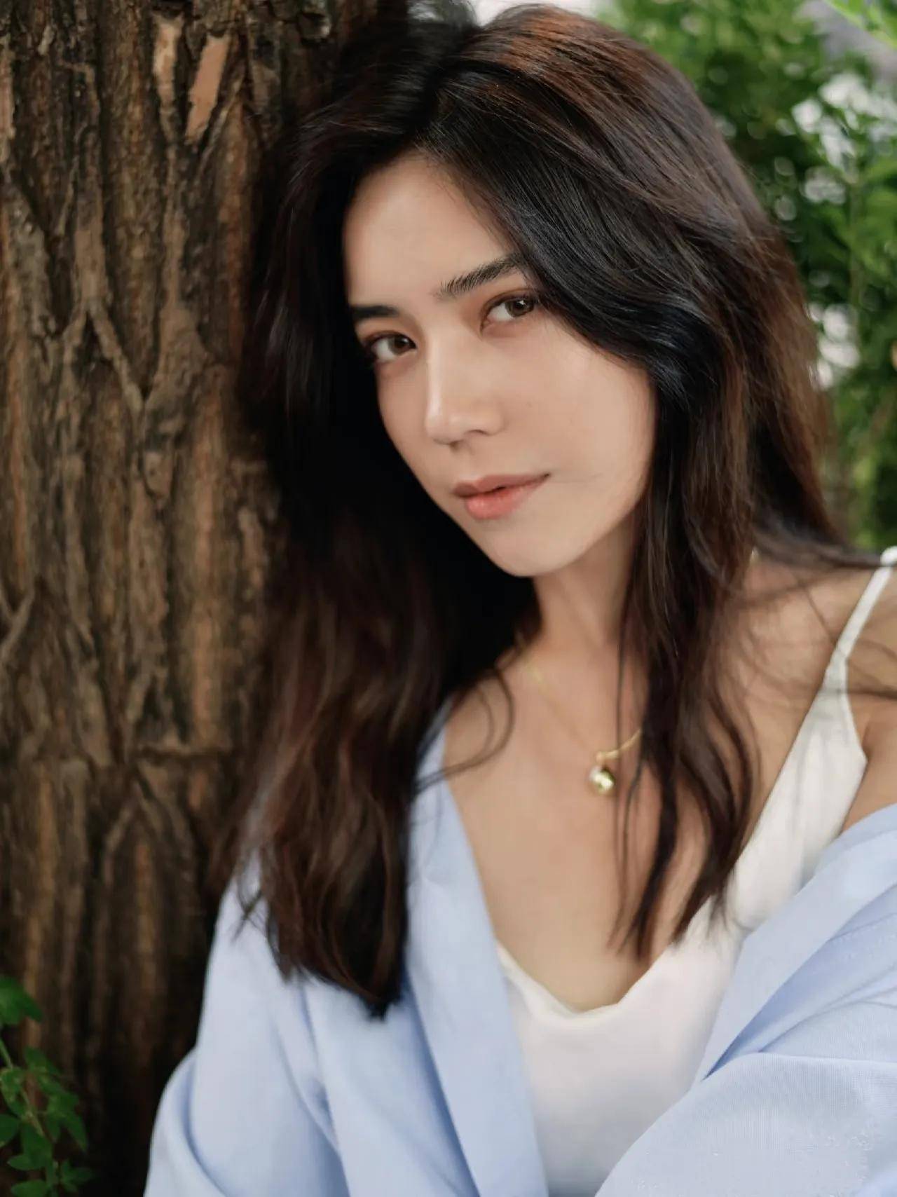 夏若妍:从青涩新人到荧屏女神的华丽蜕变之旅