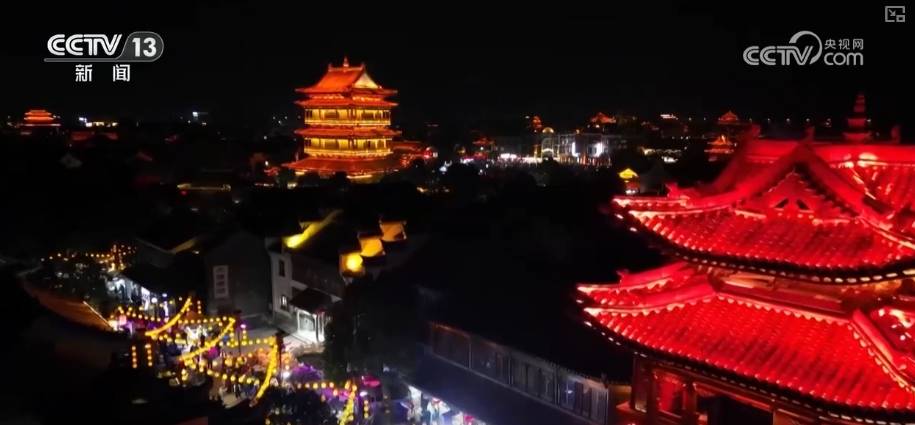春节假期：城市商圈与乡村市集的热闹非凡，春节期间：城市商圈与乡镇市集的繁荣景象