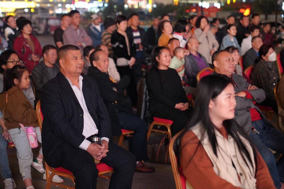 济宁：千场大戏进农村，文化惠民乐民众，“千场大戏进农村”在济宁：文化惠民，润泽民心