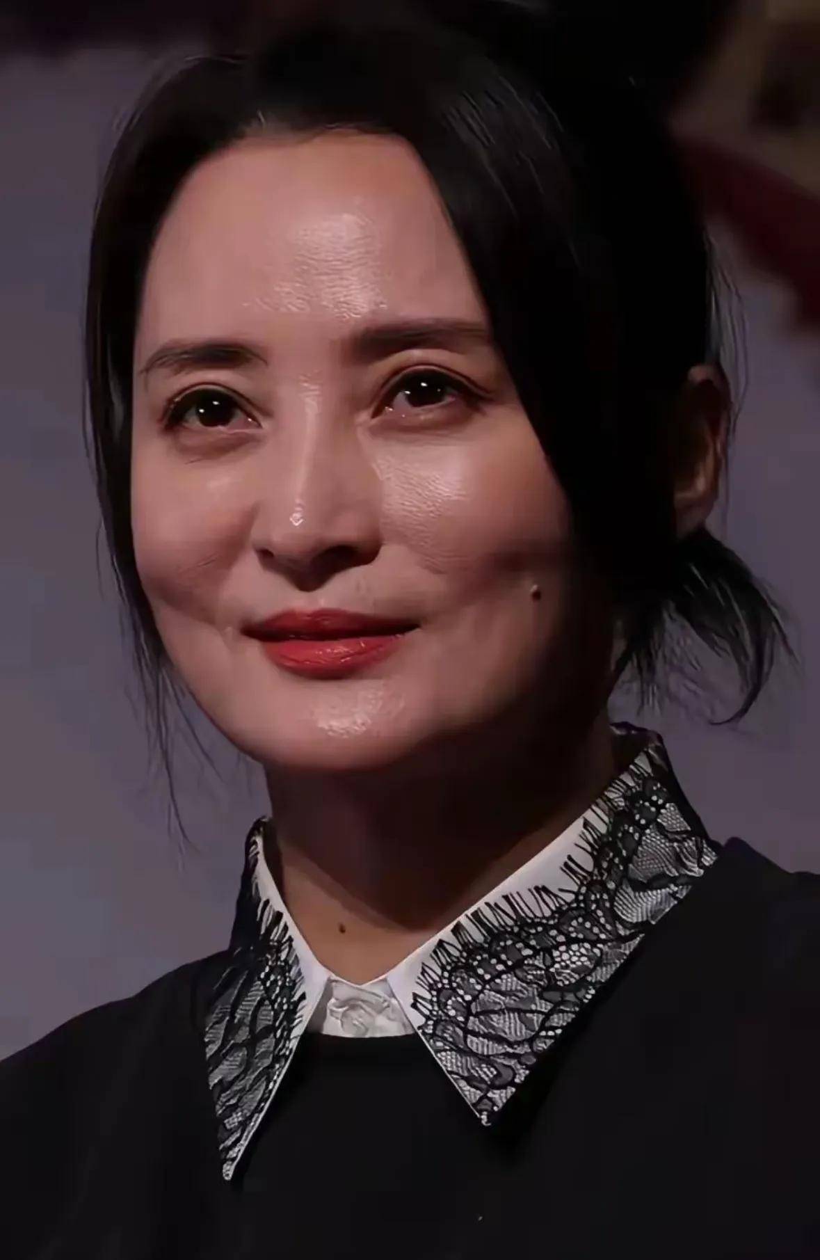 明星拍怼脸生图,自然老去的皱纹,和科技脸一对比,简直赢麻了