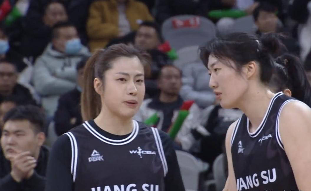 北京女篮在WCBA第27轮的关键胜利，WCBA常规赛：北京女篮战胜江苏女篮的精彩之战