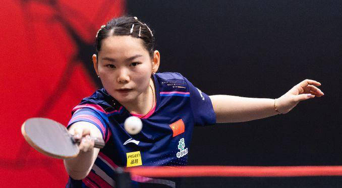 2025新加坡大满贯女单1/4决赛战报：国乒大获全胜，一人惜败，2025年新加坡大满贯女单1/4决赛：国乒强势锁定四强，何卓佳遗憾落败