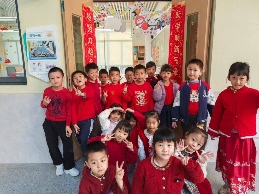 开学啦！望牛墩镇学校活动多彩，新学期启航 望牛墩镇各学校开学：充满仪式与希望的开端